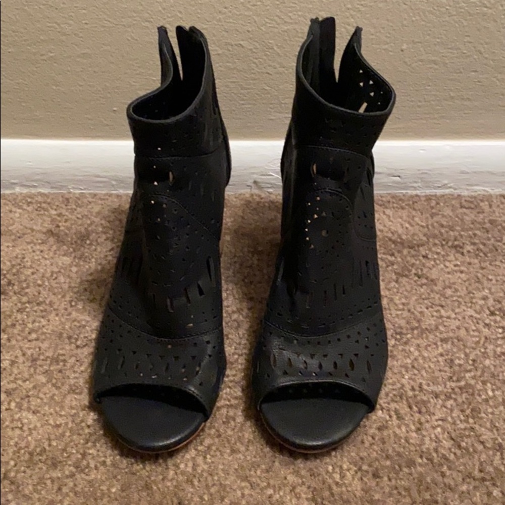 Restricted Wedge Heel Size 6 1/2